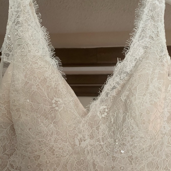 Lace ivory wedding dress - Picture 5 of 14